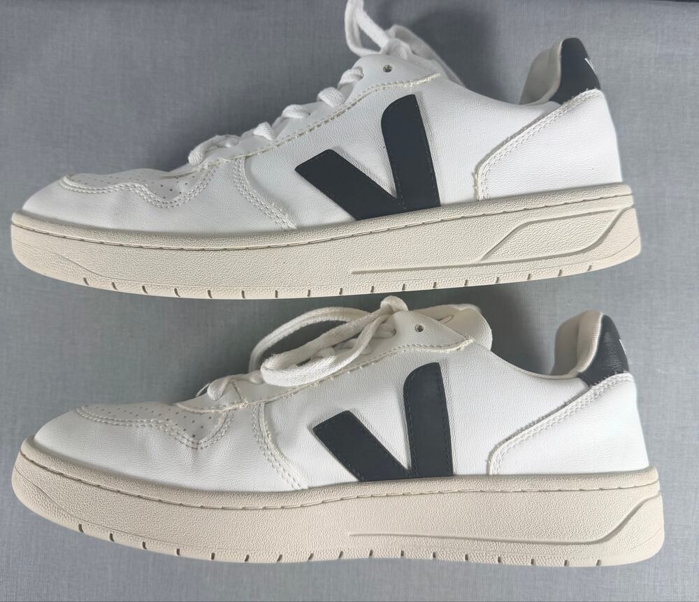 Veja V-10 White Black Low Top Sneakers EUR 42 US 11 UK 8.5 Unisex